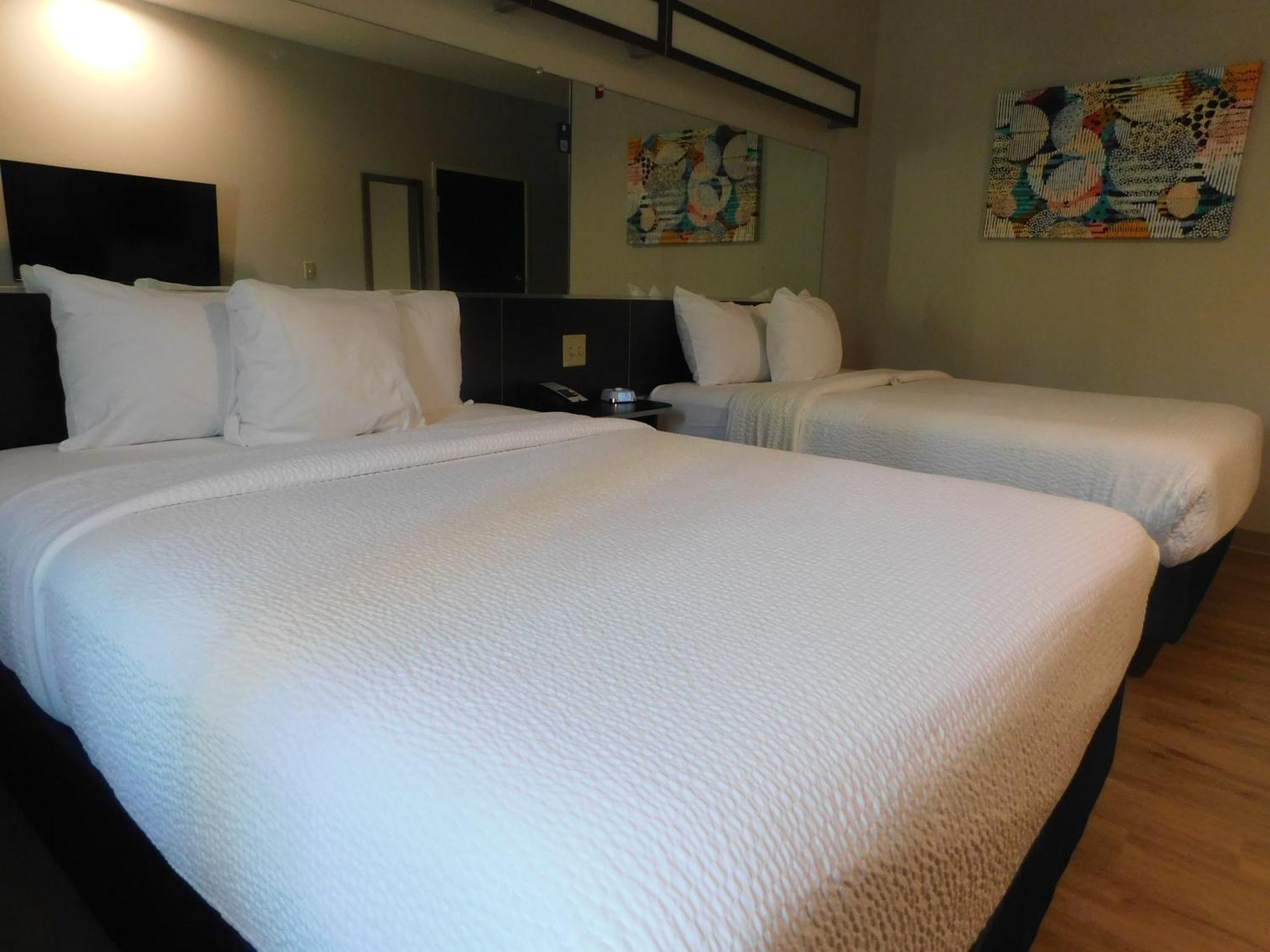 Microtel Inn & Suites By Wyndham Wheeling At The Highlands Triadelphia Eksteriør bilde