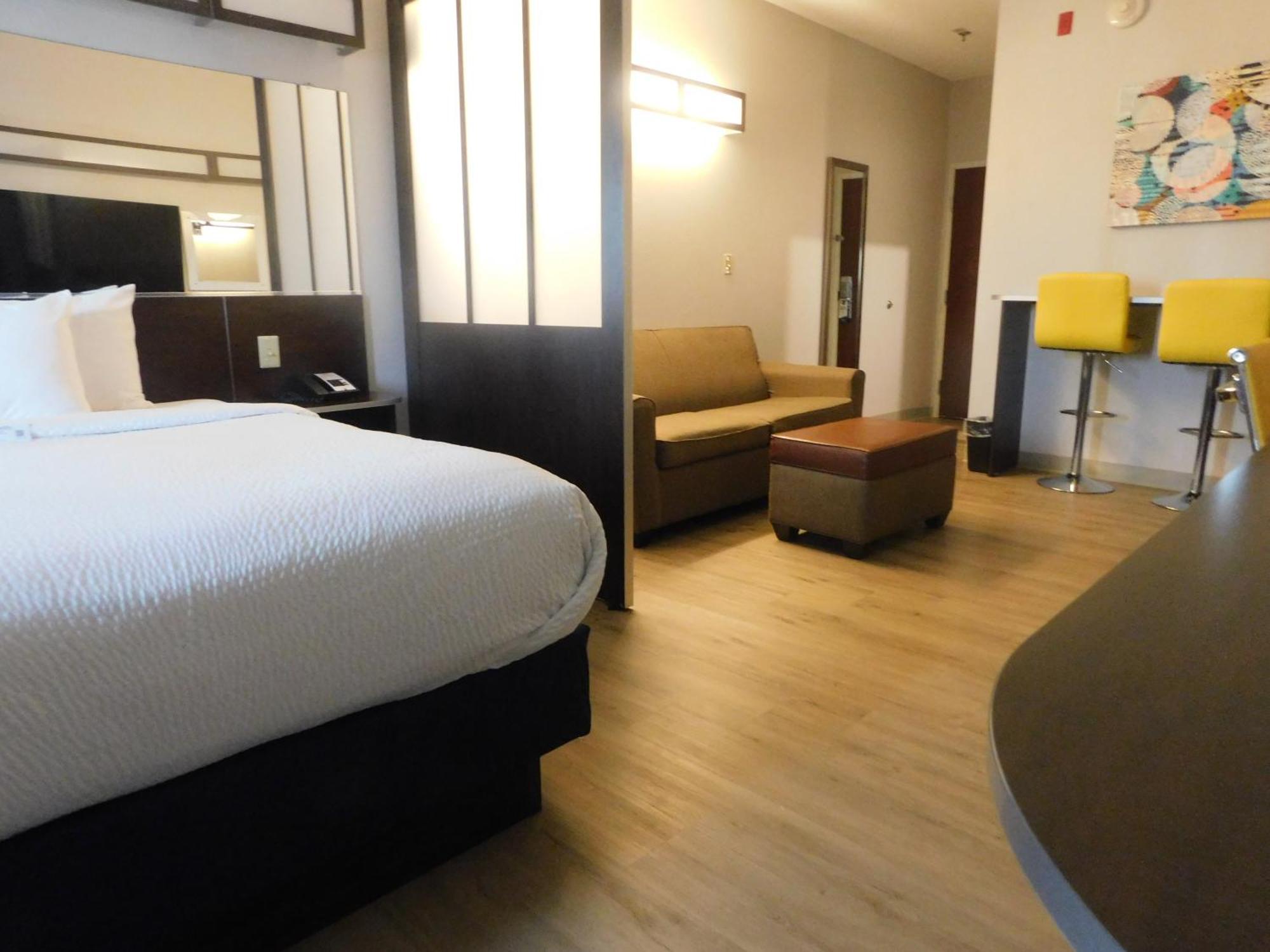 Microtel Inn & Suites By Wyndham Wheeling At The Highlands Triadelphia Eksteriør bilde