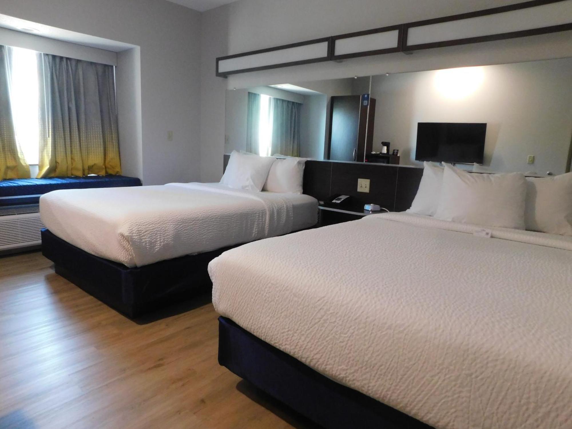 Microtel Inn & Suites By Wyndham Wheeling At The Highlands Triadelphia Eksteriør bilde