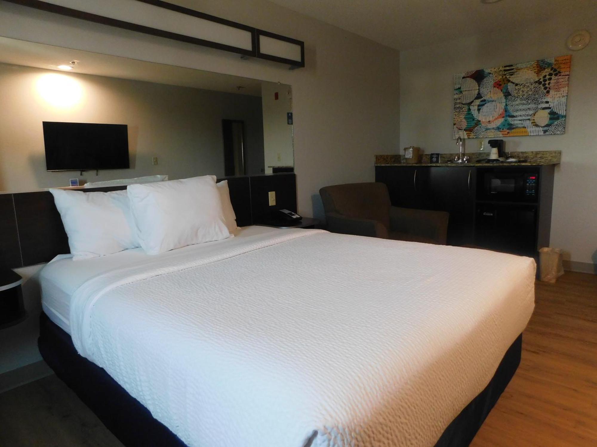 Microtel Inn & Suites By Wyndham Wheeling At The Highlands Triadelphia Eksteriør bilde