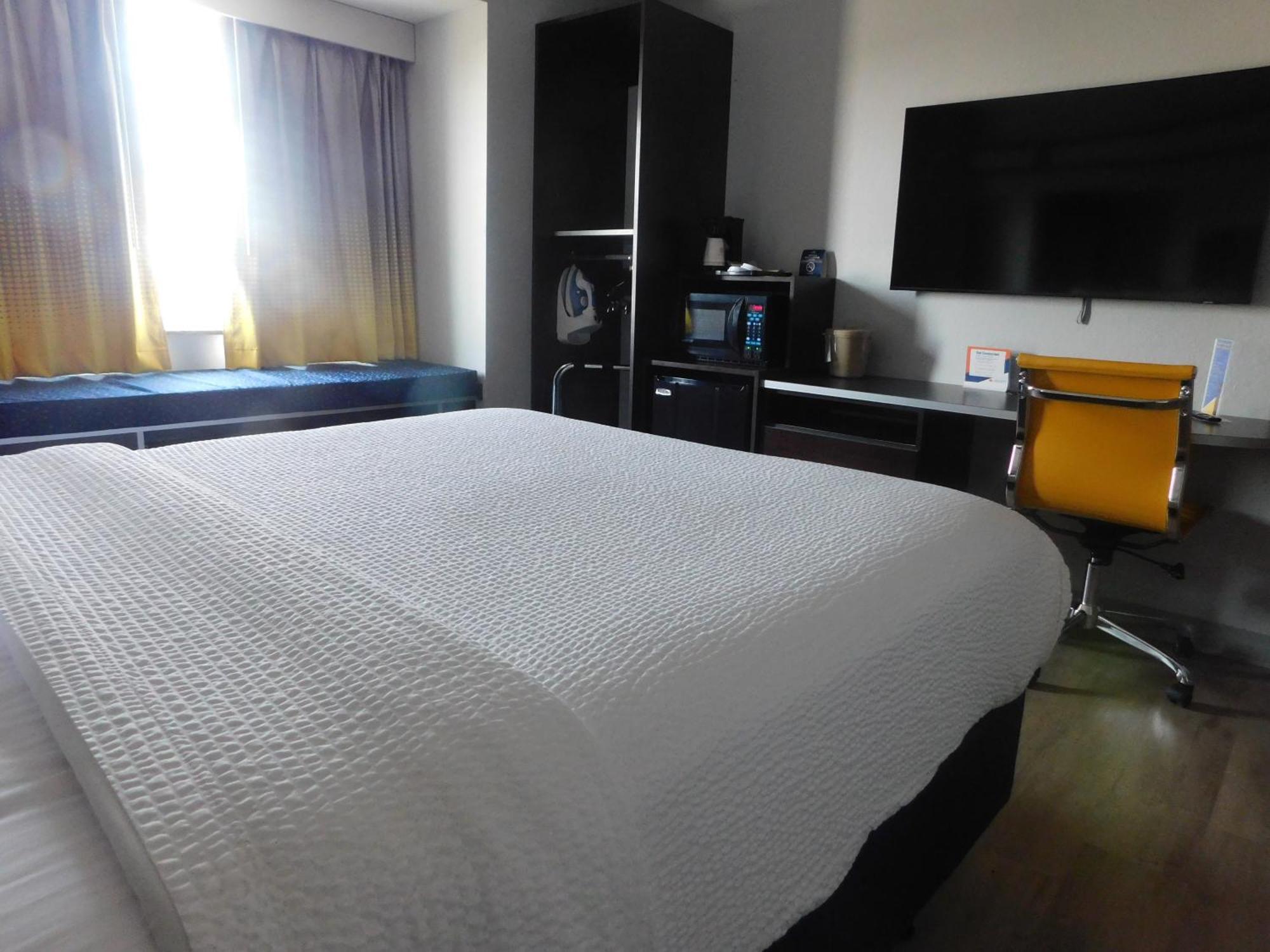 Microtel Inn & Suites By Wyndham Wheeling At The Highlands Triadelphia Eksteriør bilde