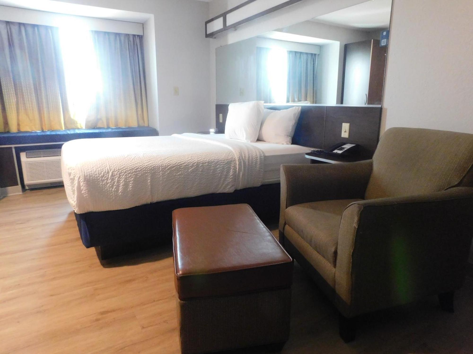 Microtel Inn & Suites By Wyndham Wheeling At The Highlands Triadelphia Eksteriør bilde