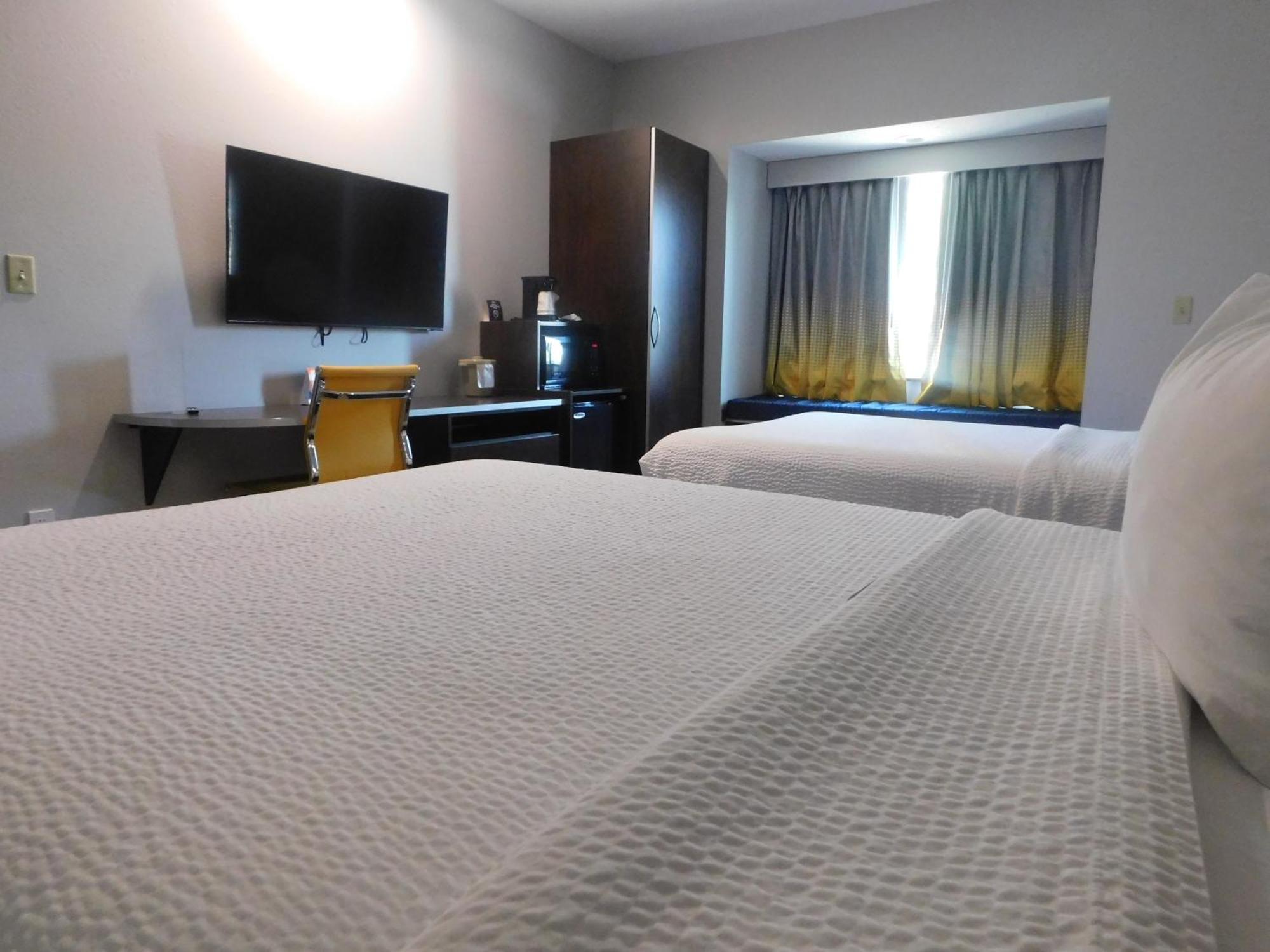 Microtel Inn & Suites By Wyndham Wheeling At The Highlands Triadelphia Eksteriør bilde