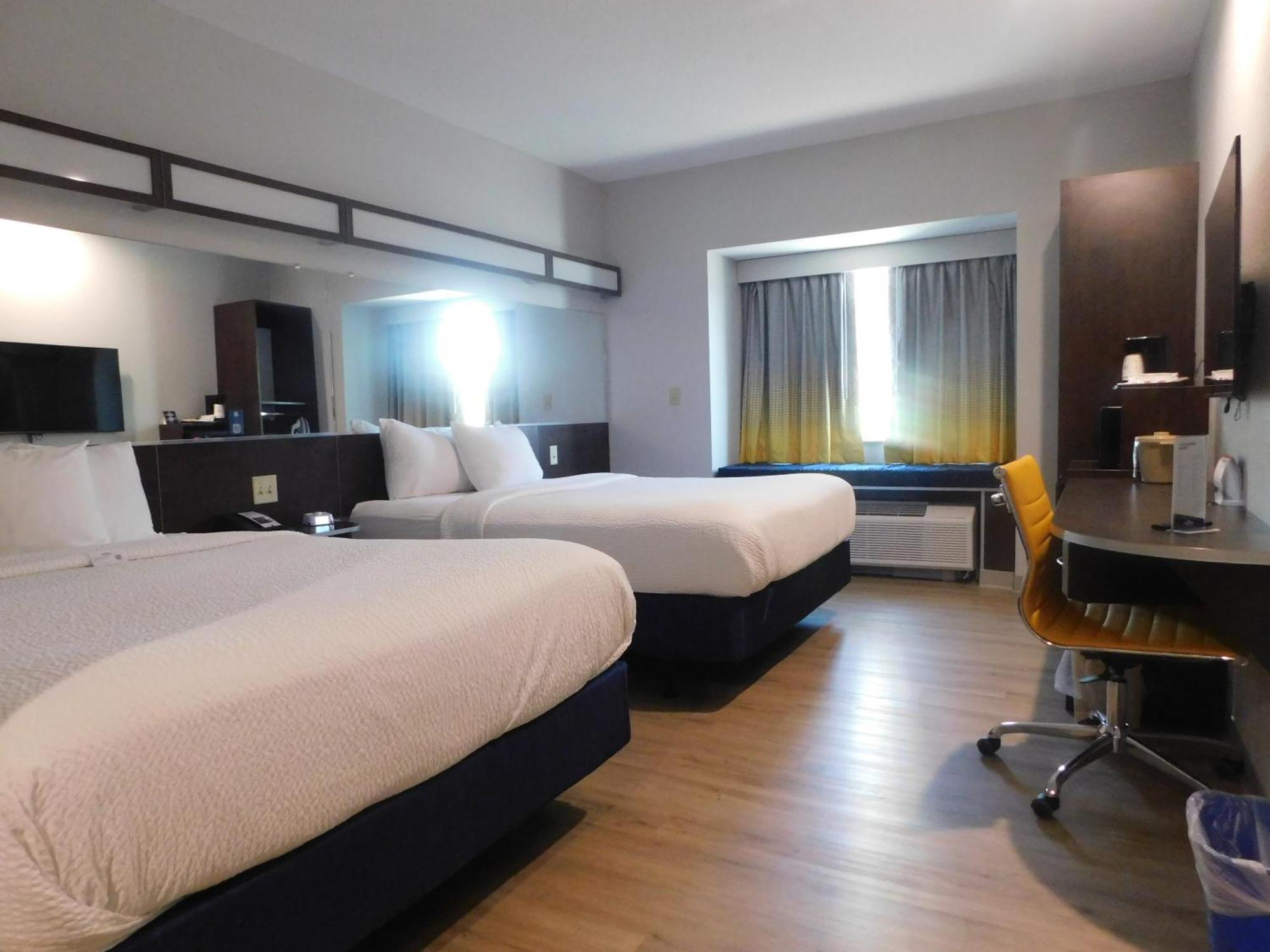 Microtel Inn & Suites By Wyndham Wheeling At The Highlands Triadelphia Eksteriør bilde