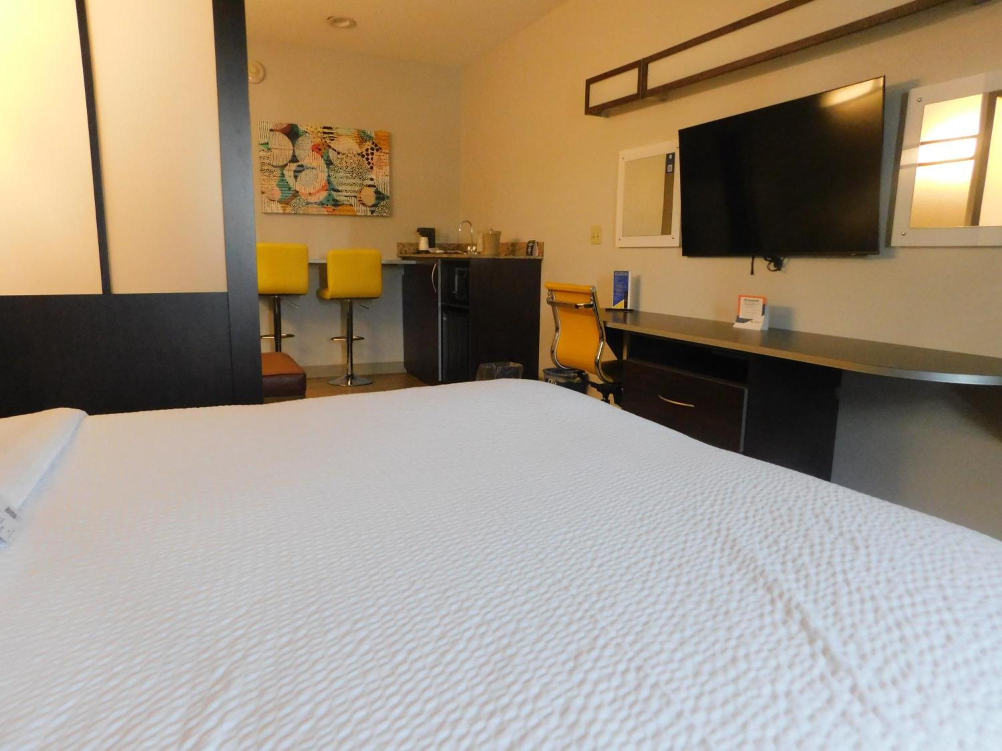 Microtel Inn & Suites By Wyndham Wheeling At The Highlands Triadelphia Eksteriør bilde