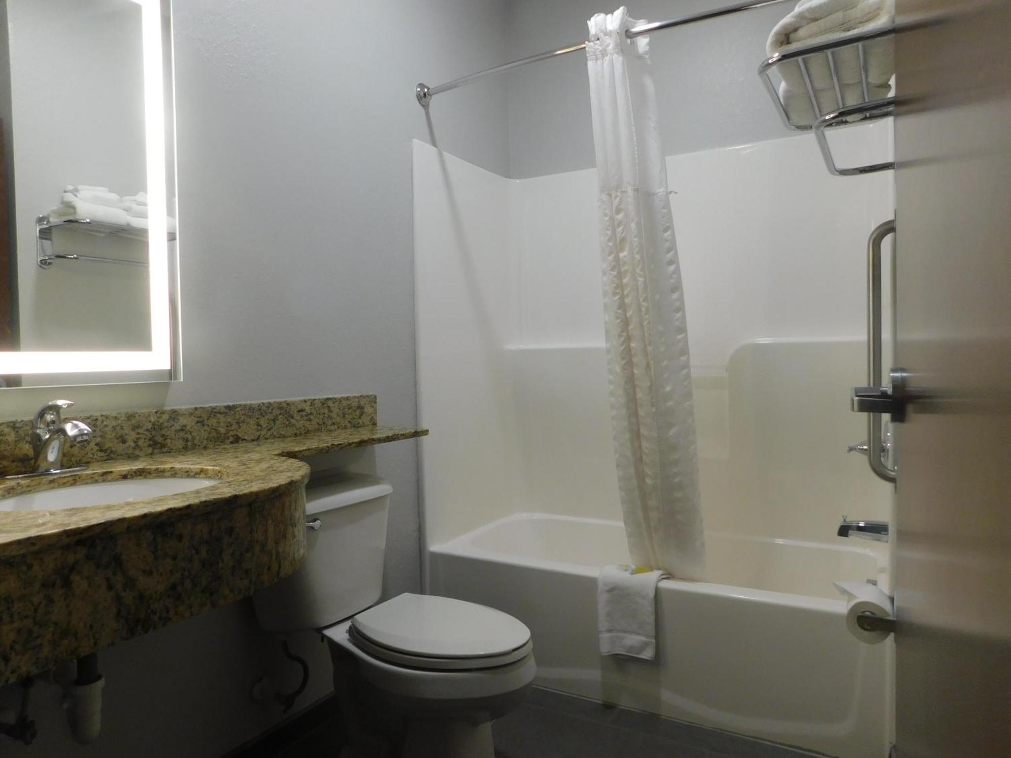 Microtel Inn & Suites By Wyndham Wheeling At The Highlands Triadelphia Eksteriør bilde
