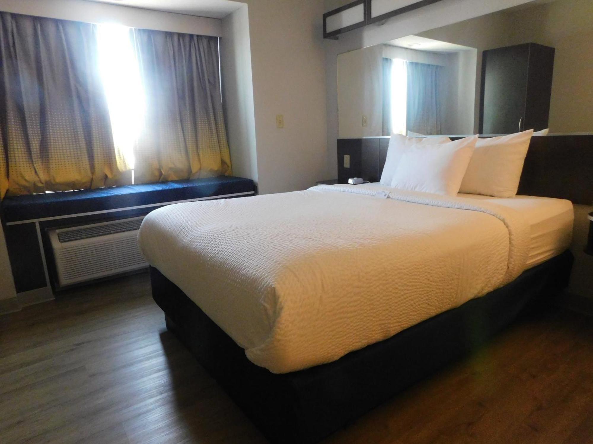 Microtel Inn & Suites By Wyndham Wheeling At The Highlands Triadelphia Eksteriør bilde