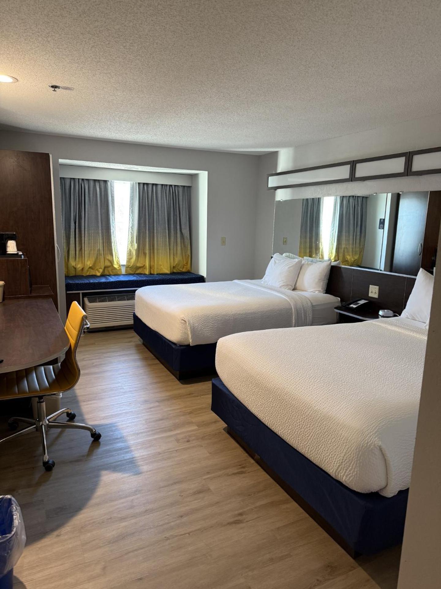 Microtel Inn & Suites By Wyndham Wheeling At The Highlands Triadelphia Eksteriør bilde
