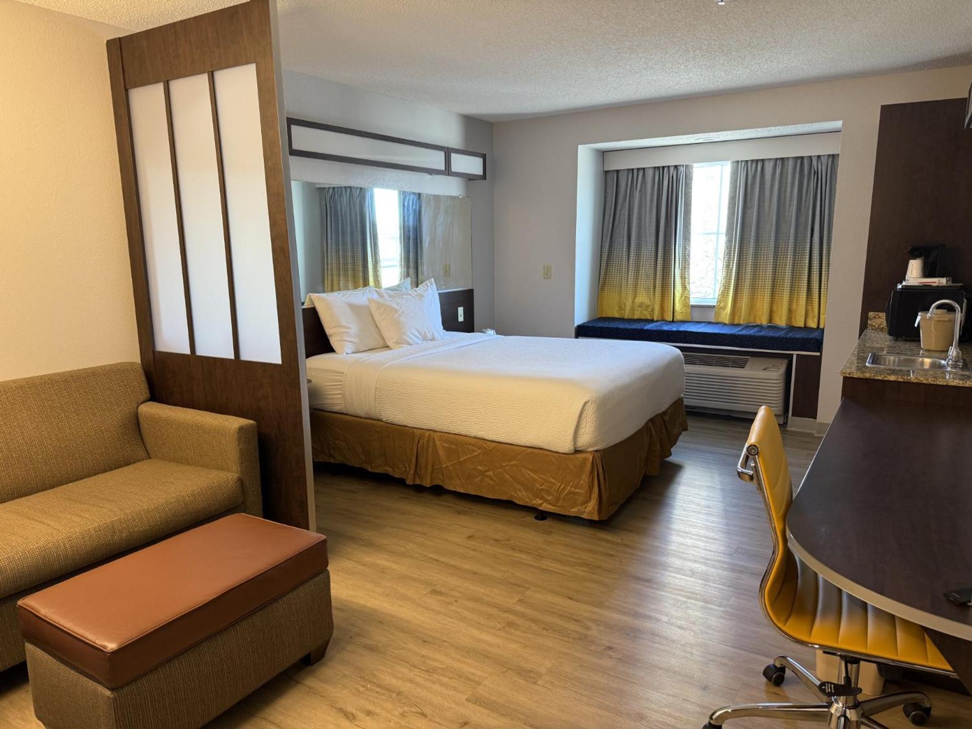 Microtel Inn & Suites By Wyndham Wheeling At The Highlands Triadelphia Eksteriør bilde