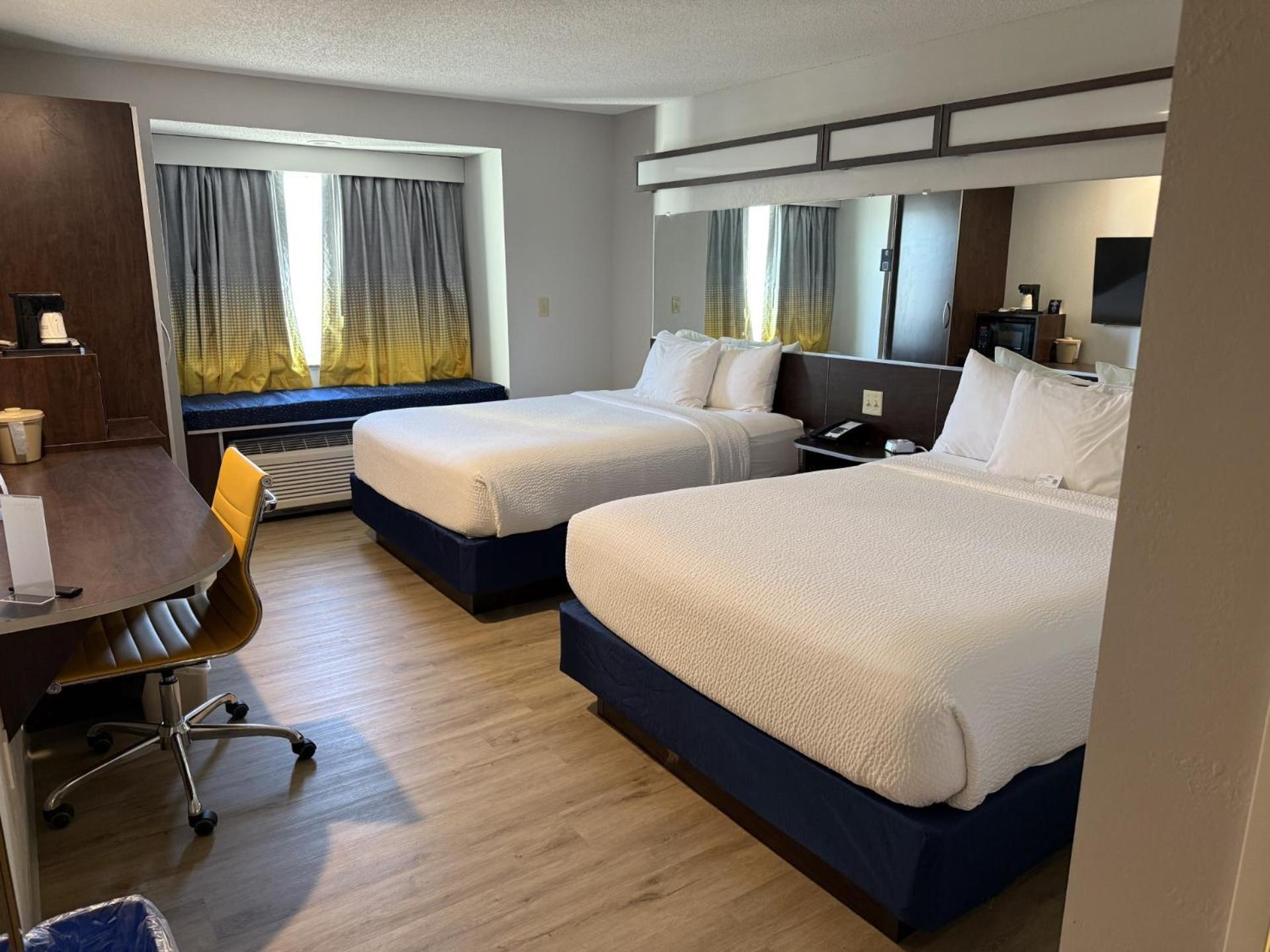 Microtel Inn & Suites By Wyndham Wheeling At The Highlands Triadelphia Eksteriør bilde