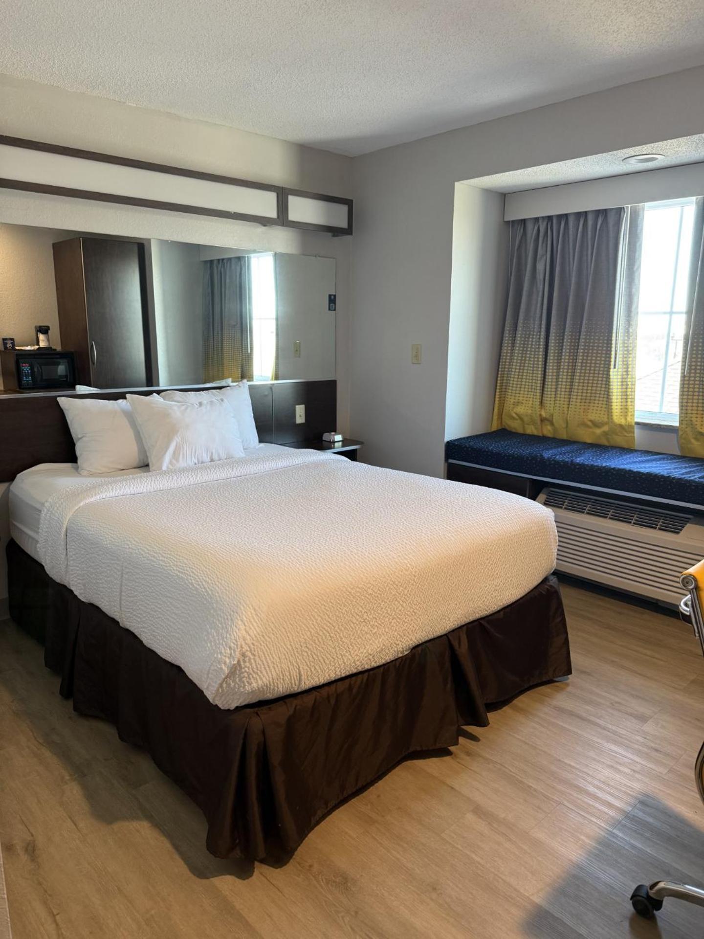 Microtel Inn & Suites By Wyndham Wheeling At The Highlands Triadelphia Eksteriør bilde