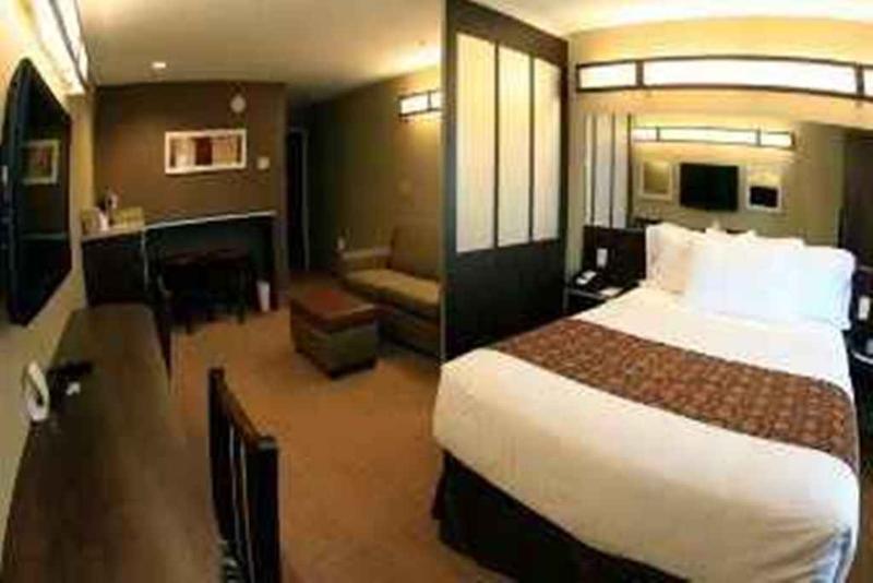 Microtel Inn & Suites By Wyndham Wheeling At The Highlands Triadelphia Eksteriør bilde